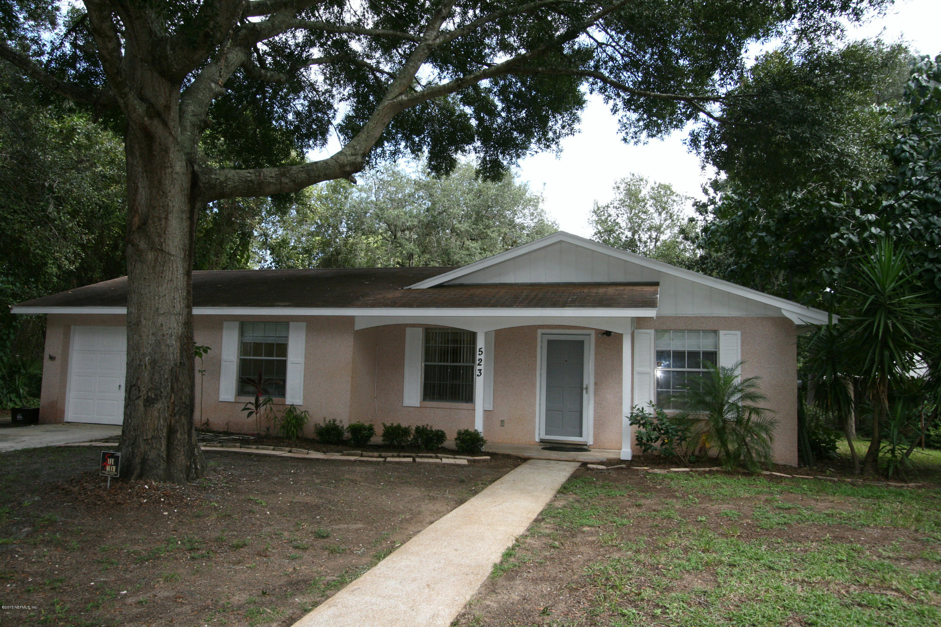 523 Gentian Road St. Augustine, FL 32086 - Photo 3 of 26 front view of house with a yard