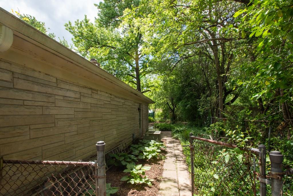7018 Spring Mill Road Indianapolis, IN 46260 - Photo 27 of 39 Gallery Image 27
