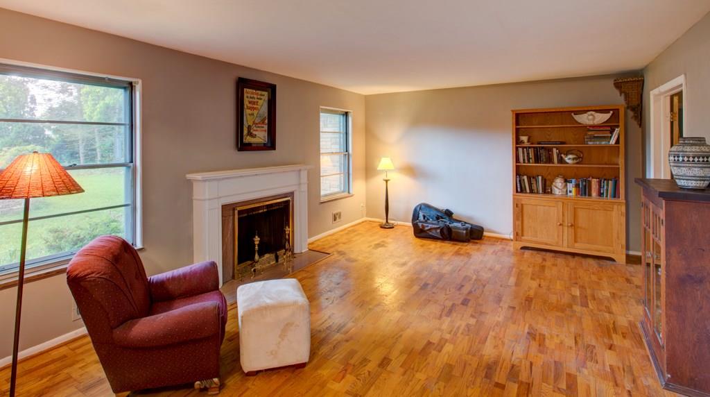 7018 Spring Mill Road Indianapolis, IN 46260 - Photo 7 of 39 Gallery Image 7