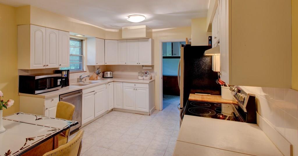 7018 Spring Mill Road Indianapolis, IN 46260 - Photo 8 of 39 Gallery Image 8