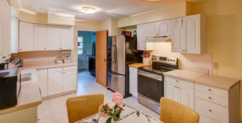 7018 Spring Mill Road Indianapolis, IN 46260 - Photo 9 of 39 Gallery Image 9