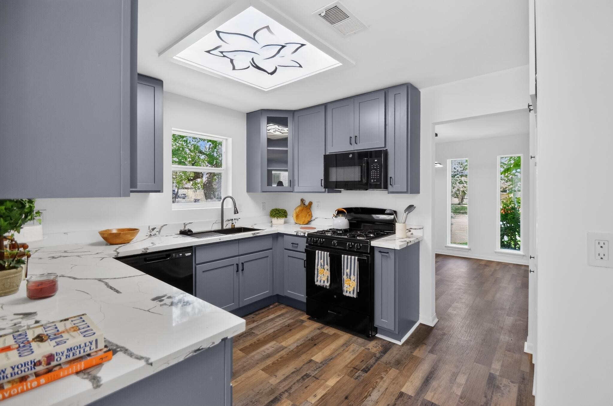 5675 Sylmar Road Houston, TX 77081 - Photo 12 of 31 Gallery Image 12