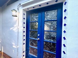 913 Lobster Lane Key Largo, FL 33037 - Photo 11 of 20 a room with a door and a table