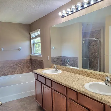 $2,250 | 36142 Laguna Hills Circle, Zephyrhills, FL 33541