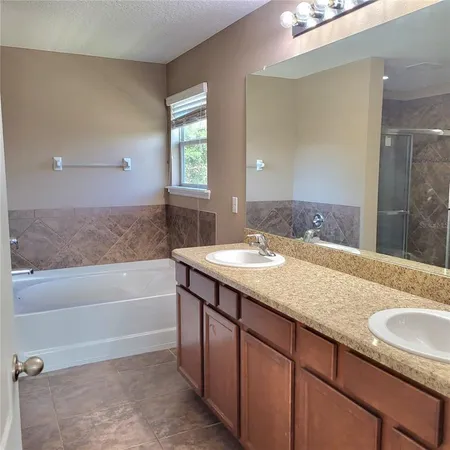 $2,250 | 36142 Laguna Hills Circle, Zephyrhills, FL 33541