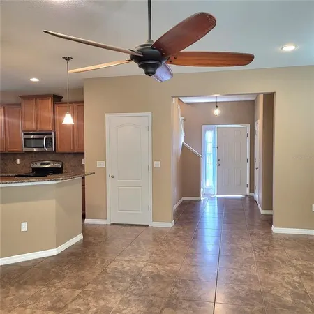 $2,250 | 36142 Laguna Hills Circle, Zephyrhills, FL 33541
