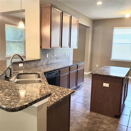 $2,250 | 36142 Laguna Hills Circle, Zephyrhills, FL 33541