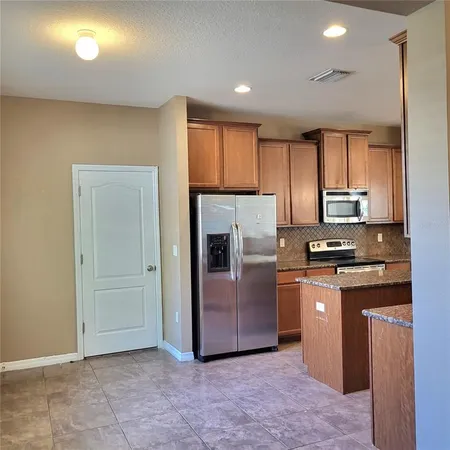 $2,250 | 36142 Laguna Hills Circle, Zephyrhills, FL 33541
