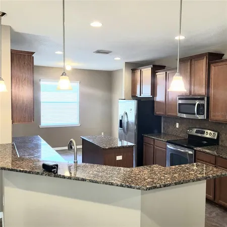$2,250 | 36142 Laguna Hills Circle, Zephyrhills, FL 33541
