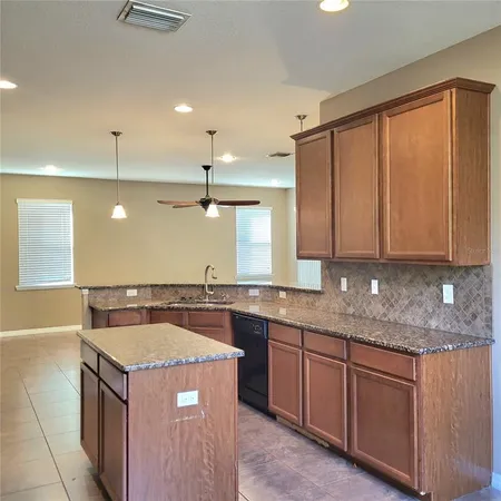 $2,250 | 36142 Laguna Hills Circle, Zephyrhills, FL 33541