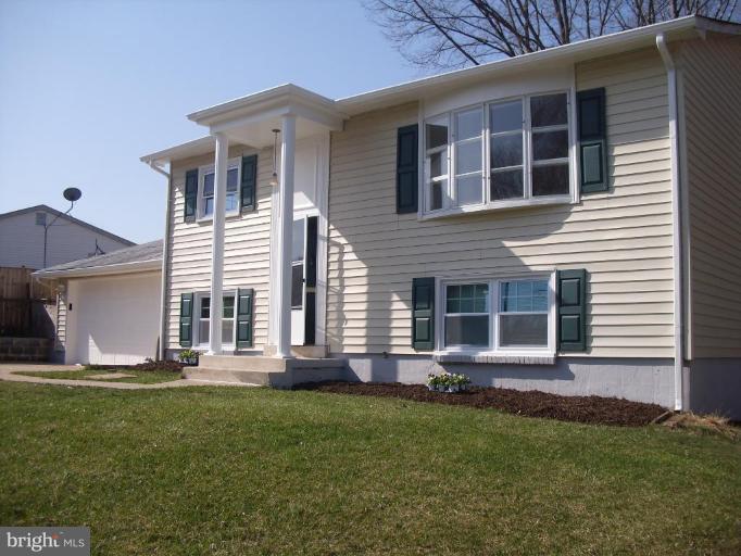 13136 Haddock Road Woodbridge, VA 22193 - Photo 1 of 29 Exterior (Main)