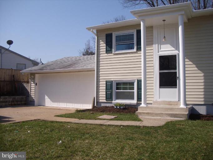 13136 Haddock Road Woodbridge, VA 22193 - Photo 3 of 29 Garage 2