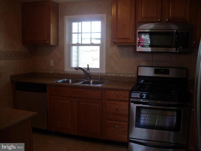 13136 Haddock Road Woodbridge, VA 22193 - Photo 21 of 29 Kitchen #2