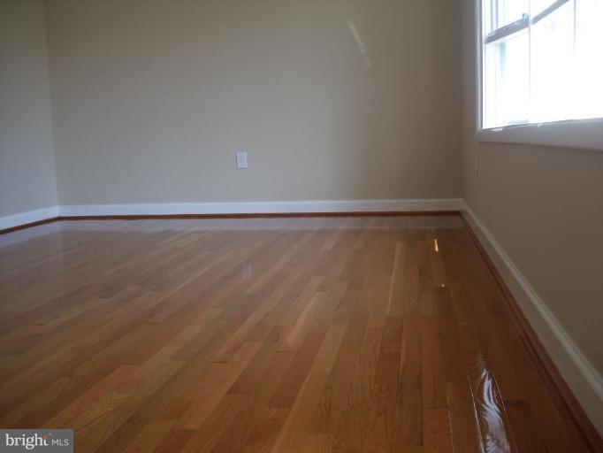 13136 Haddock Road Woodbridge, VA 22193 - Photo 25 of 29 Living Room