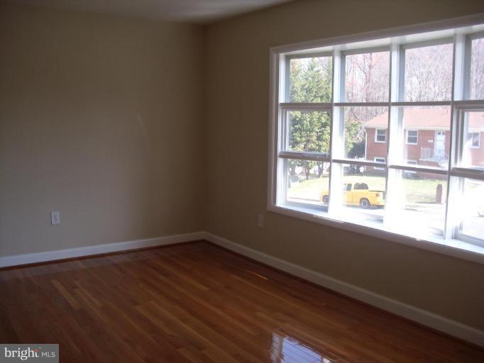 13136 Haddock Road Woodbridge, VA 22193 - Photo 26 of 29 Living Room #2
