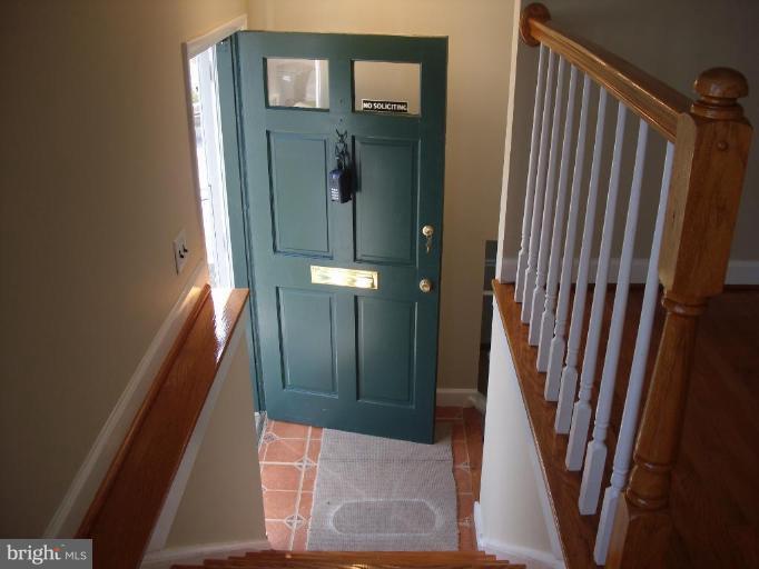 13136 Haddock Road Woodbridge, VA 22193 - Photo 28 of 29 Entrance / Foyer