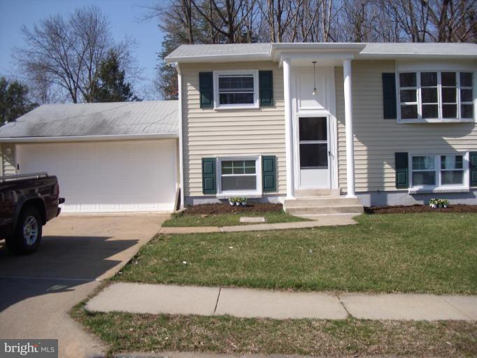 13136 Haddock Road Woodbridge, VA 22193 - Photo 5 of 29 Exterior #4