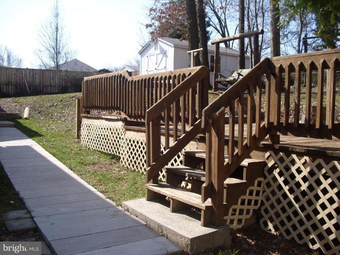 13136 Haddock Road Woodbridge, VA 22193 - Photo 7 of 29 Deck
