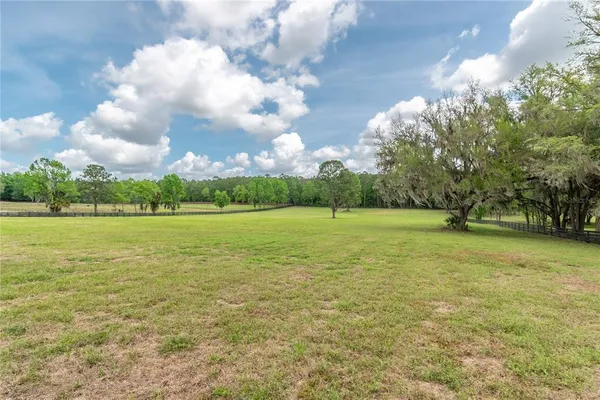 $525,000 | 329 Reddick, Reddick, FL 32686