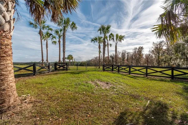 $525,000 | 329 Reddick, Reddick, FL 32686