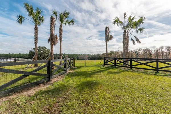$525,000 | 329 Reddick, Reddick, FL 32686