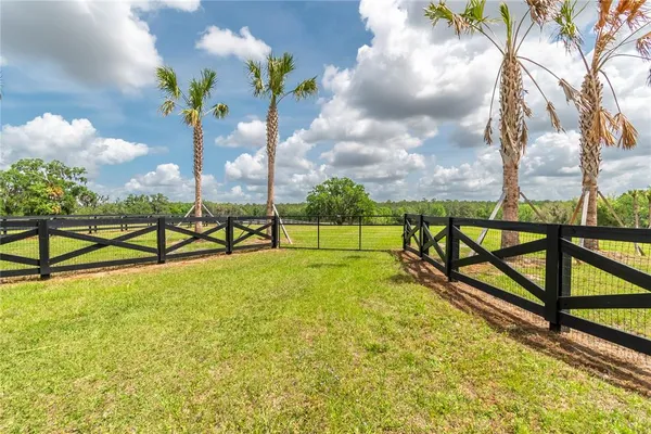 $525,000 | 329 Reddick, Reddick, FL 32686