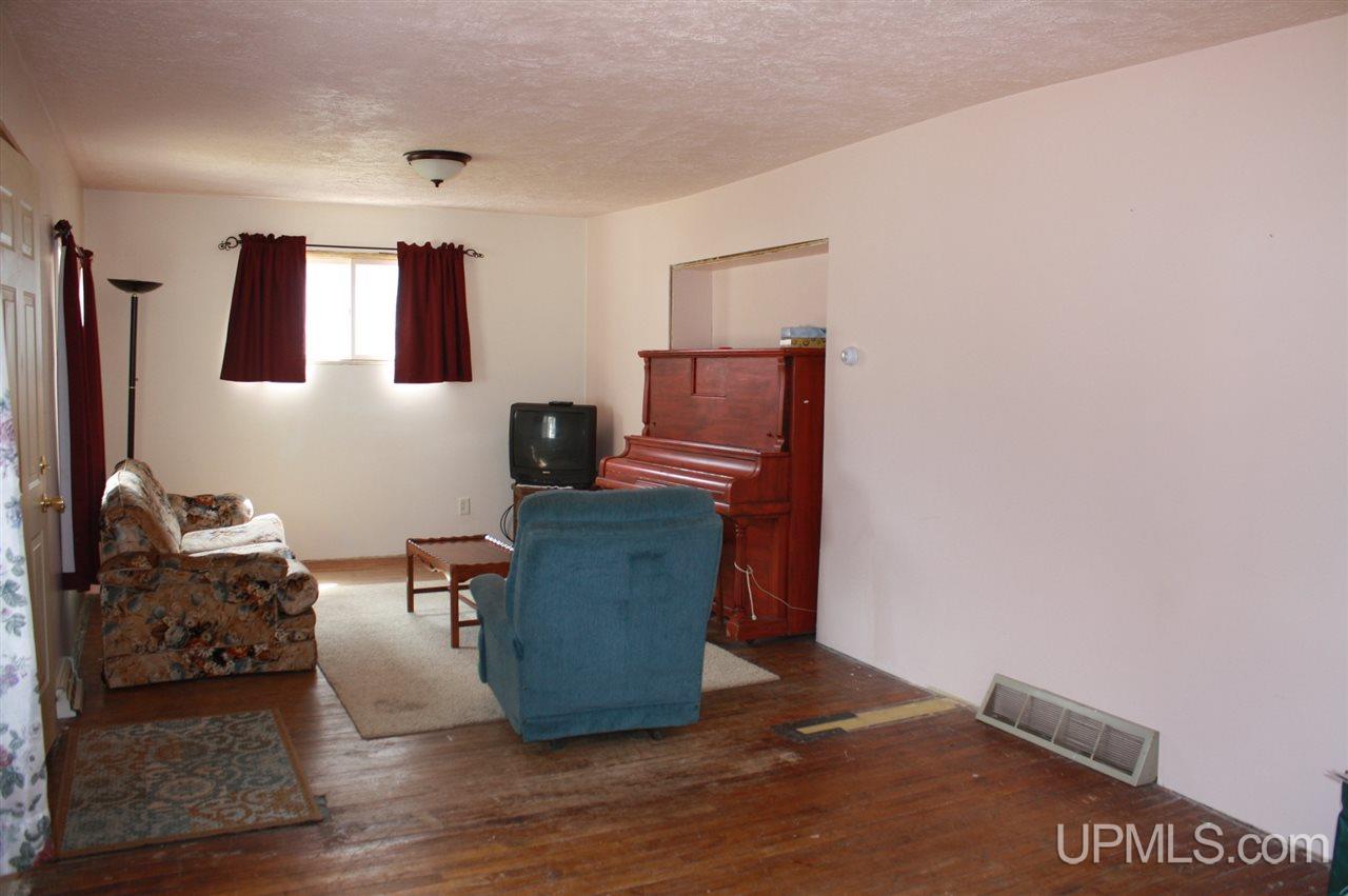 280 Silver Street Ishpeming, MI 49849 - Photo 3 of 25
