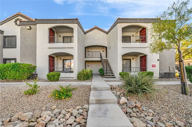 $215,000 | 950 Seven Hills Drive, Unit 227, Henderson, NV 89052