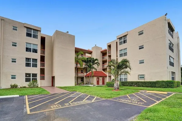 $1,799 | 9461 Evergreen Place, Unit 306, Davie, FL 33324