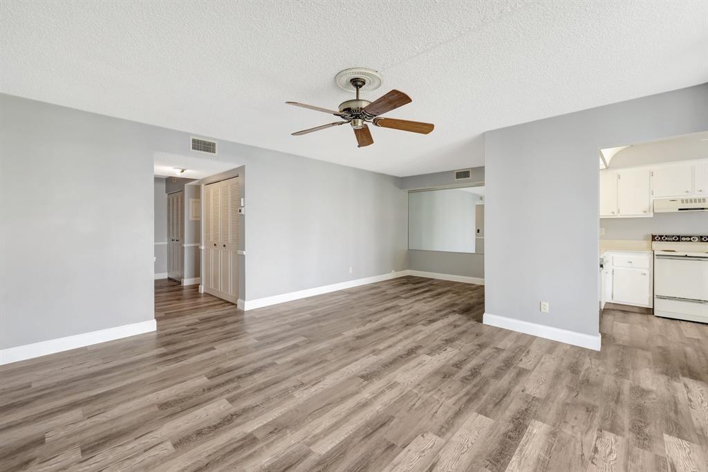 1950 Southwest Palm City Road, Unit 5104 Stuart, FL 34994 - Photo 17 of 20 LR-DR-Kitch