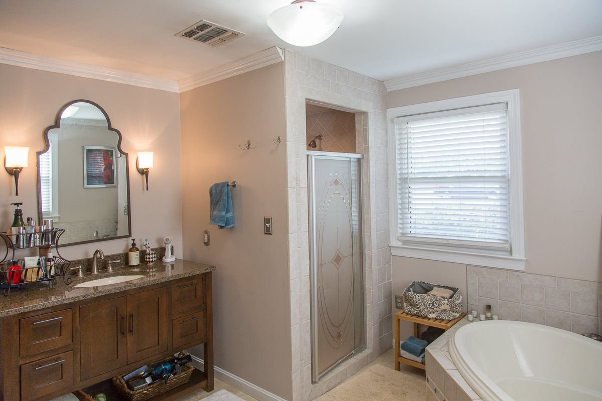 5720 Battlefield Road Harrisonburg, VA 22801 - Photo 19 of 41 a bathroom with a tub sink and mirror