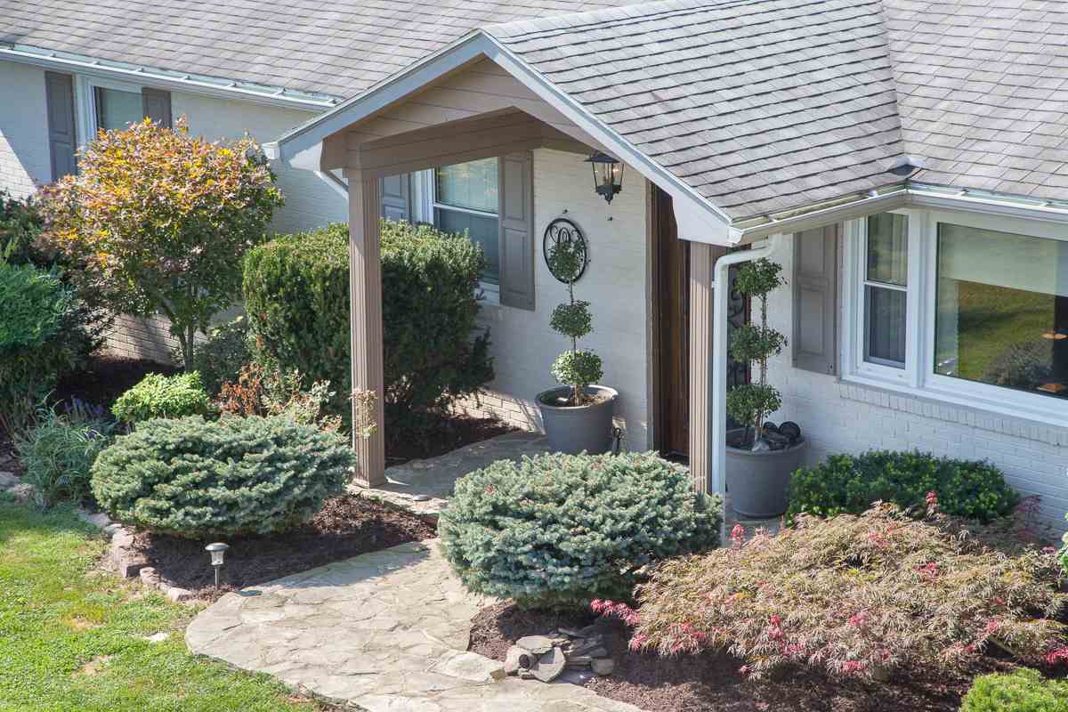 5720 Battlefield Road Harrisonburg, VA 22801 - Photo 2 of 41 a front view of a house with garden
