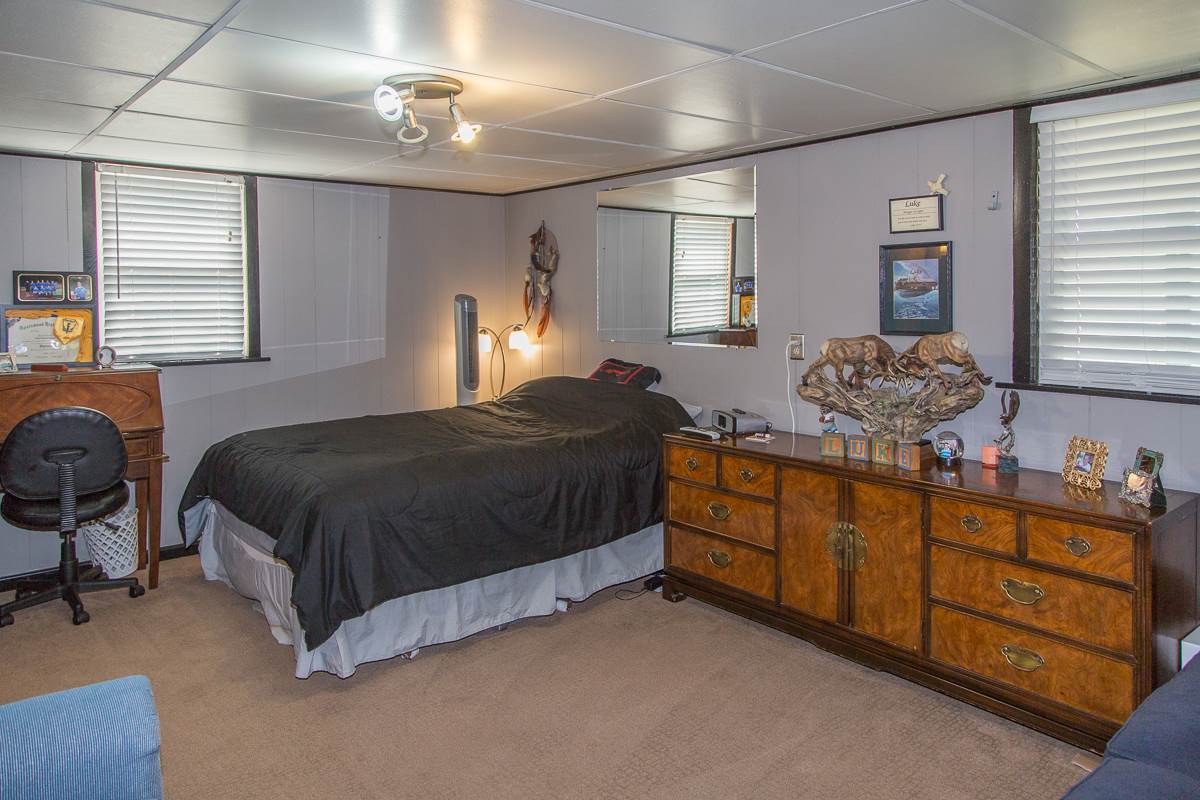 5720 Battlefield Road Harrisonburg, VA 22801 - Photo 30 of 41 a bedroom with a bed and window