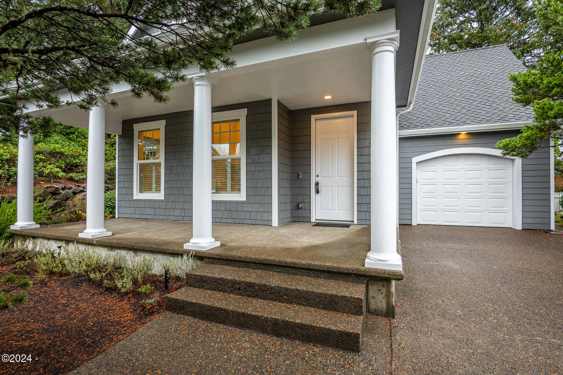 160 Southwest 61 Street Newport, OR 97366 - Photo 36 of 52 Spacious front porch