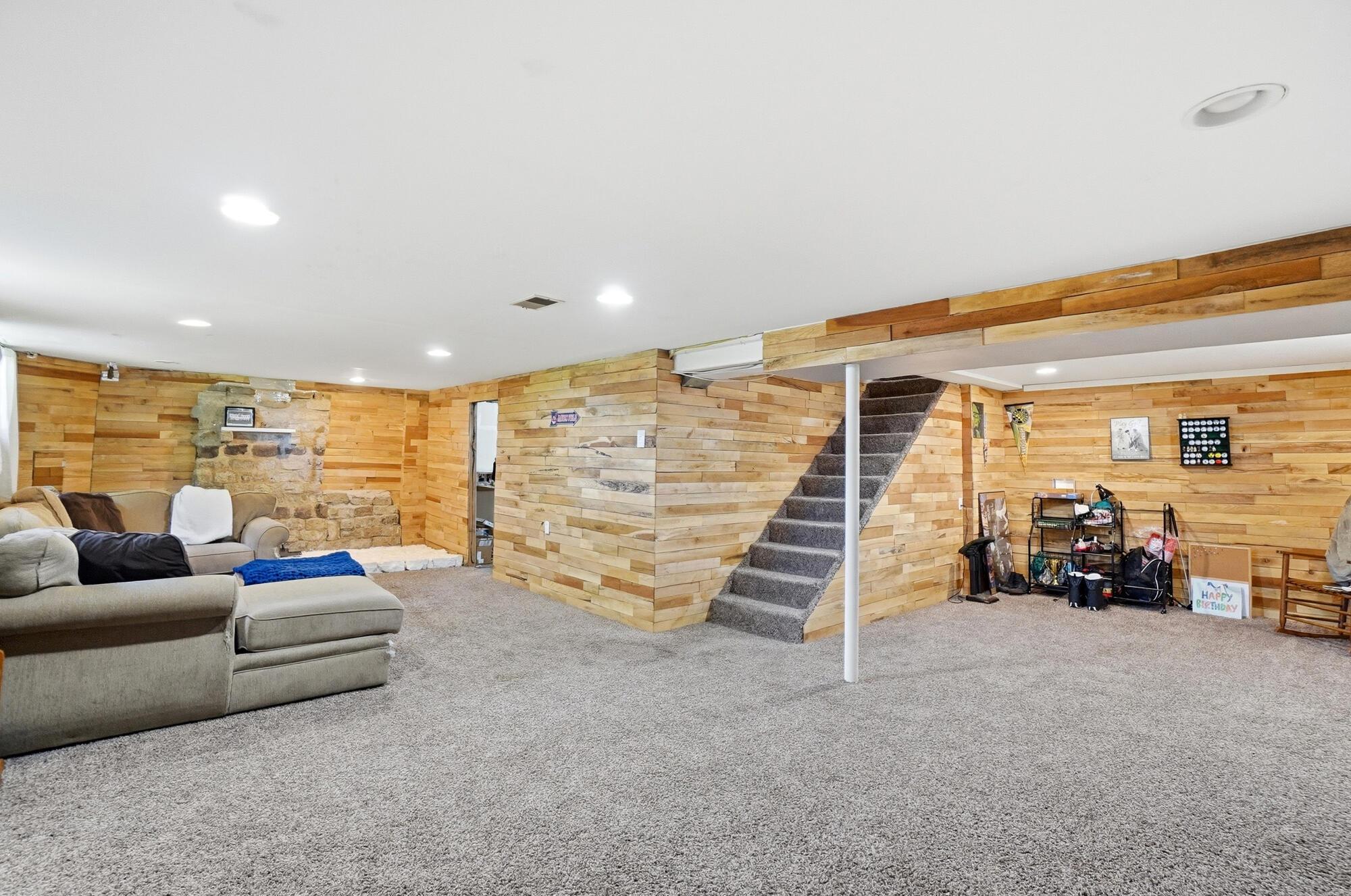 2093 Tupsfield Road Columbus, OH 43229 - Photo 22 of 34 Finished Basement