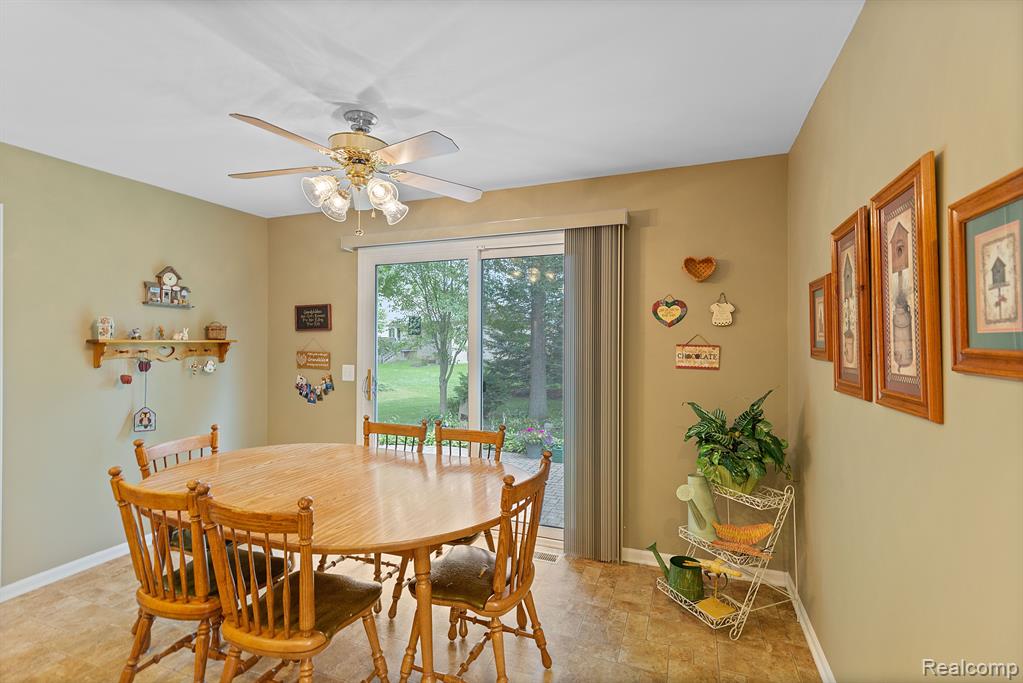 2017 Roundtree Rochester Hills, MI 48307 - Photo 13 of 36