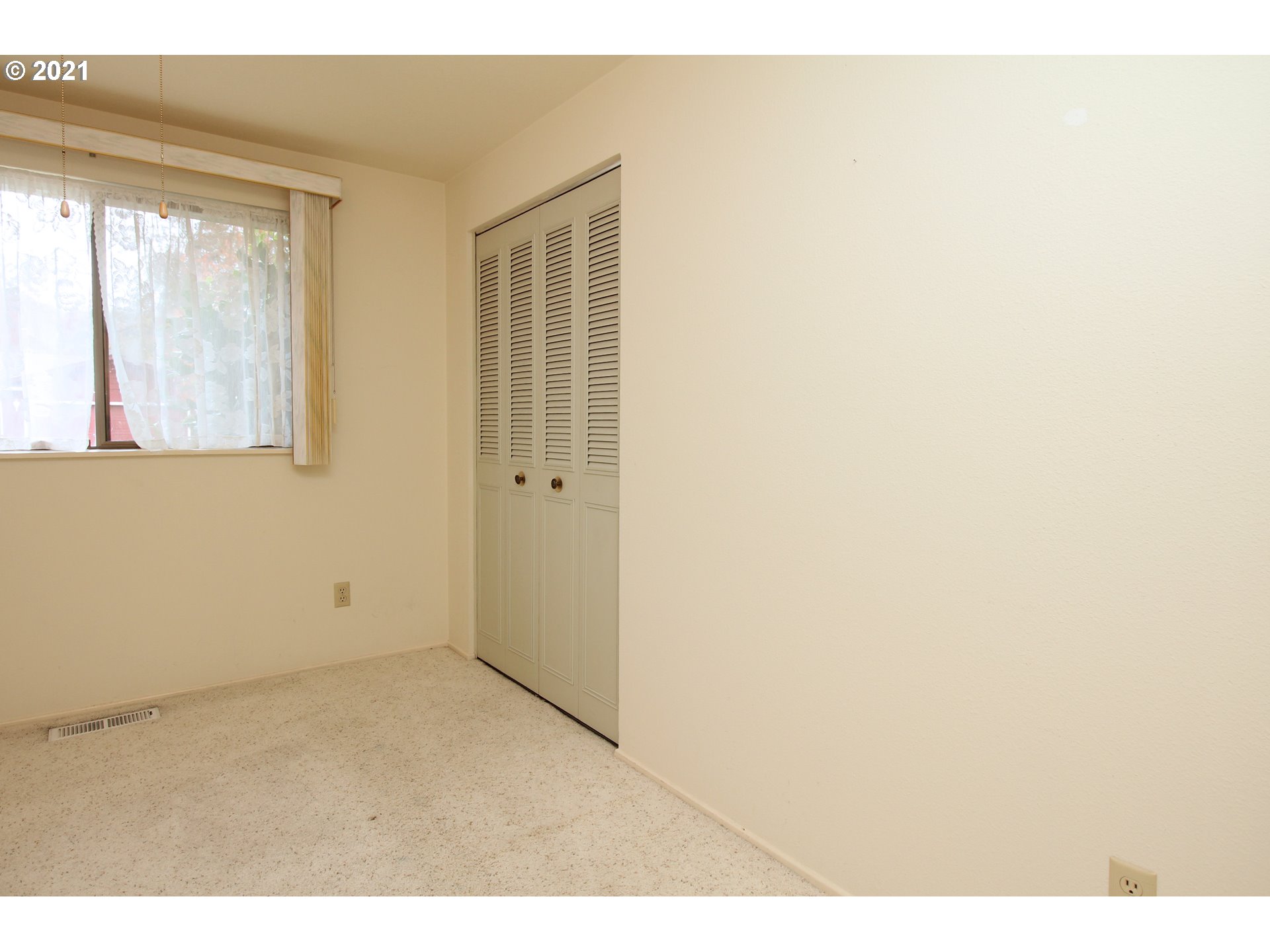6988 B Street Springfield, OR 97478 - Photo 15 of 31 a view of an empty room with a window