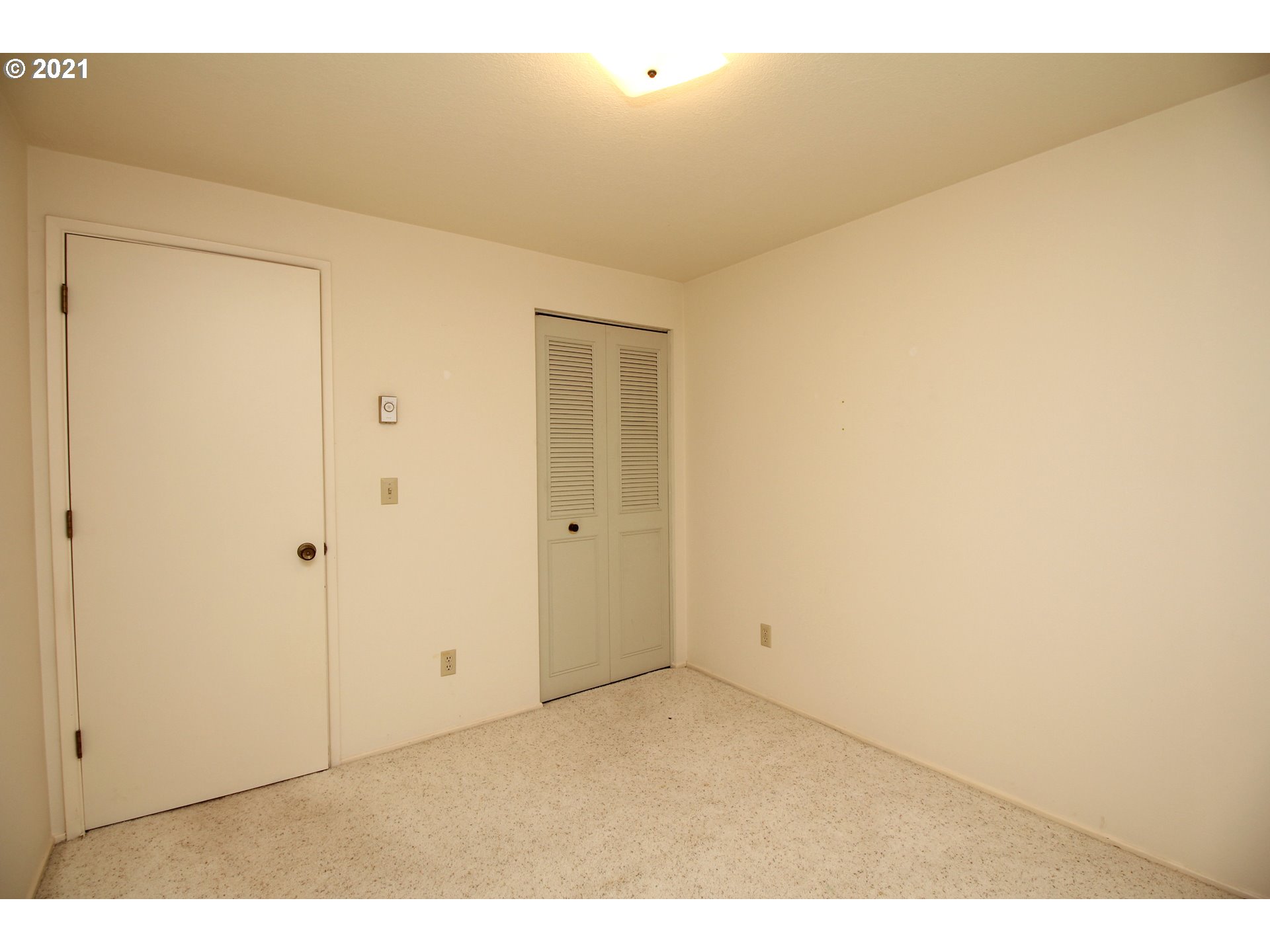 6988 B Street Springfield, OR 97478 - Photo 17 of 31 a view of an empty room