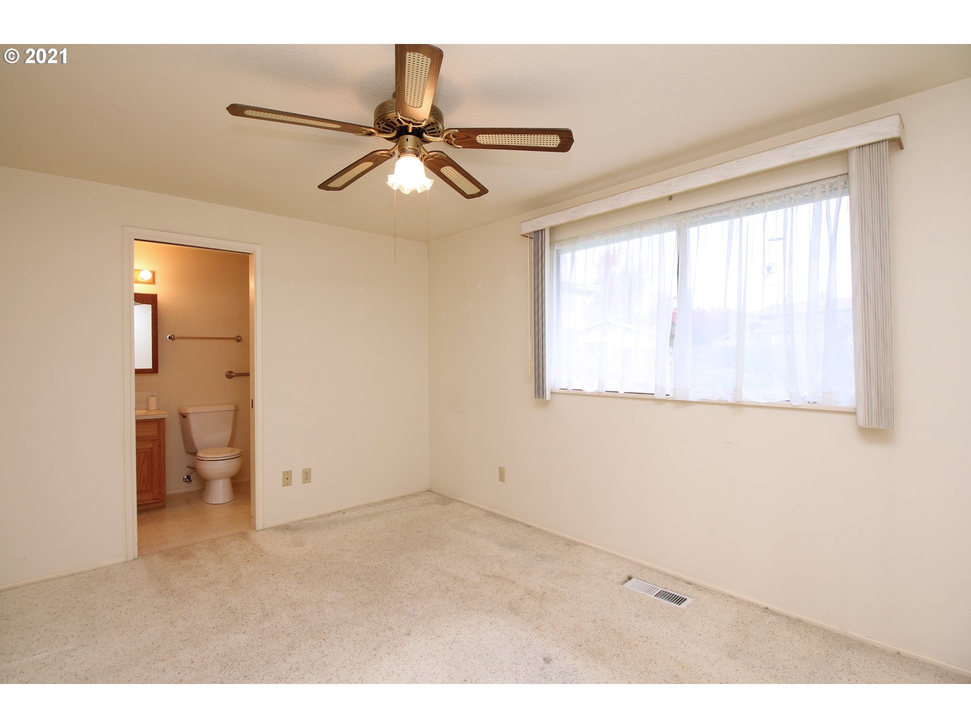 6988 B Street Springfield, OR 97478 - Photo 20 of 31 a view of an empty room with a window