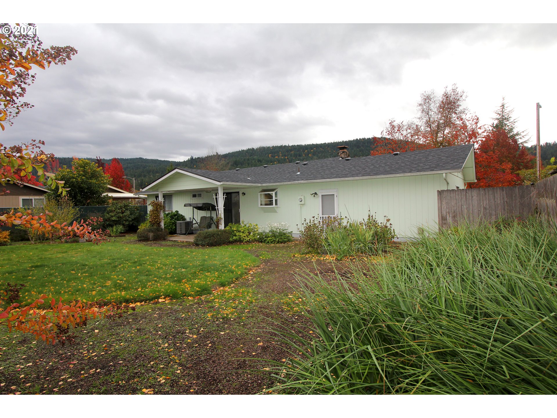 6988 B Street Springfield, OR 97478 - Photo 26 of 31 a front view of a house with garden