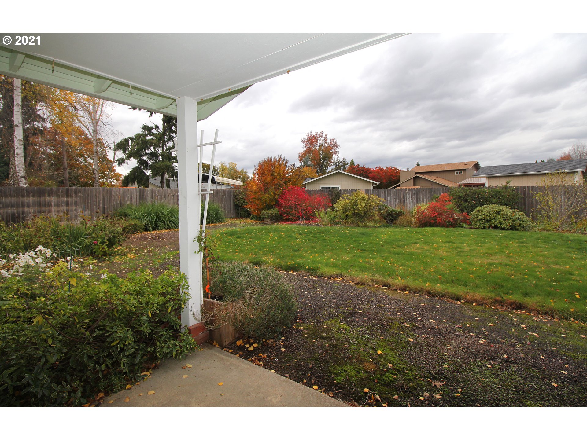 6988 B Street Springfield, OR 97478 - Photo 29 of 31 a view of a yard