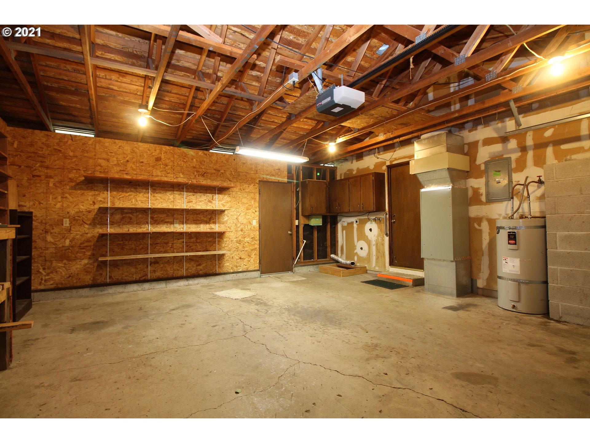 6988 B Street Springfield, OR 97478 - Photo 30 of 31 a view of empty room with an empty space