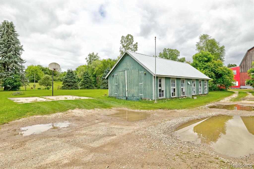 1793 Clark Road Lapeer, MI 48446 - Photo 31 of 38