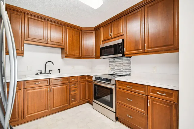 $134,900 | 2601 Kenzie Terrace, Unit 217, St. Anthony, MN 55418