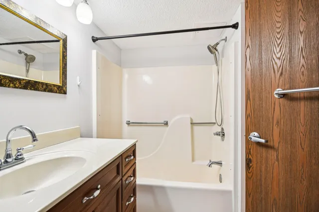 $134,900 | 2601 Kenzie Terrace, Unit 217, St. Anthony, MN 55418