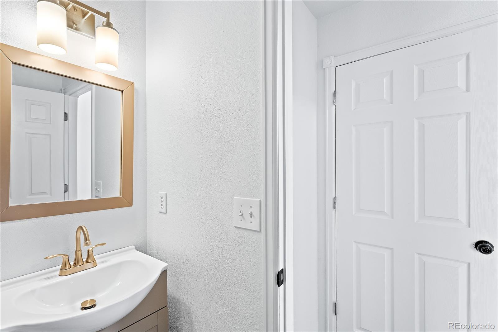 8303 South Pierce Way Littleton, CO 80128 - Photo 5 of 41 Gallery Image 5