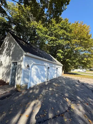 a view of a yard with an tree