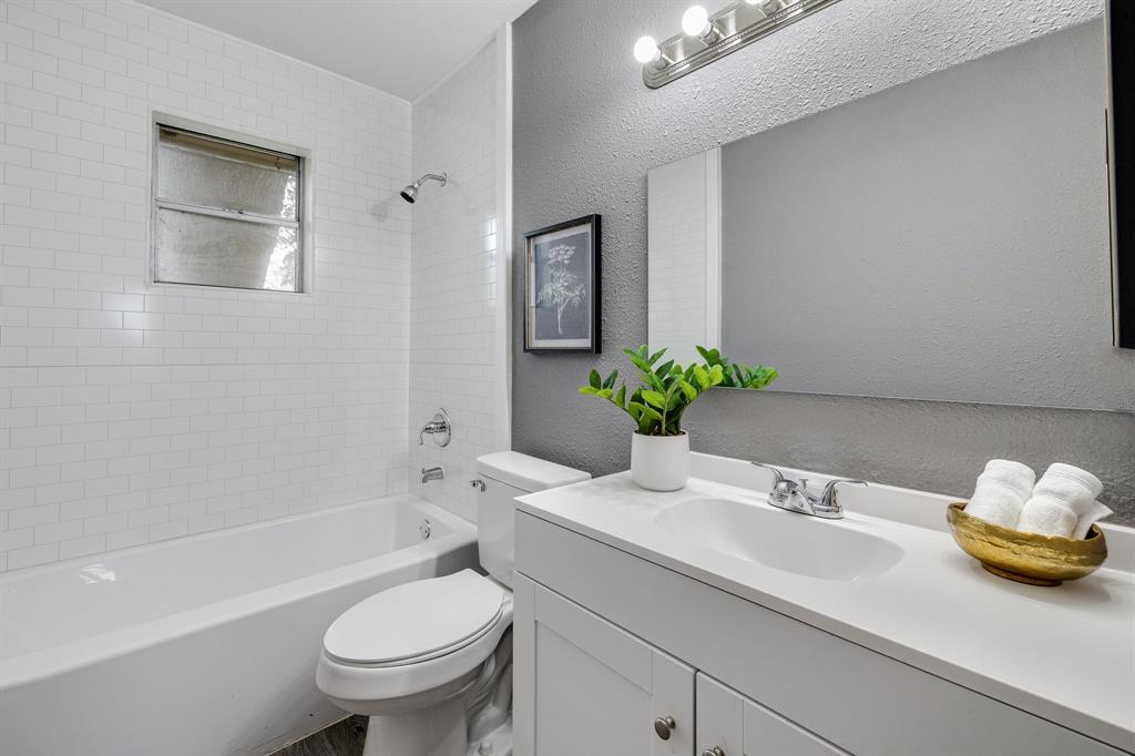 3301 South Murvil Street Decatur, TX 76234 - Photo 23 of 28 Hall Bath