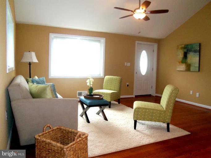 2201 Prichard Road Wheaton, MD 20902 - Photo 10 of 25 Living Room