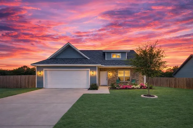 $315,000 | 608 Porcupine Drive, Springtown, TX 76082